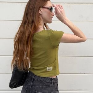 ODDLI BABY TEE IN OLIVE GREEN